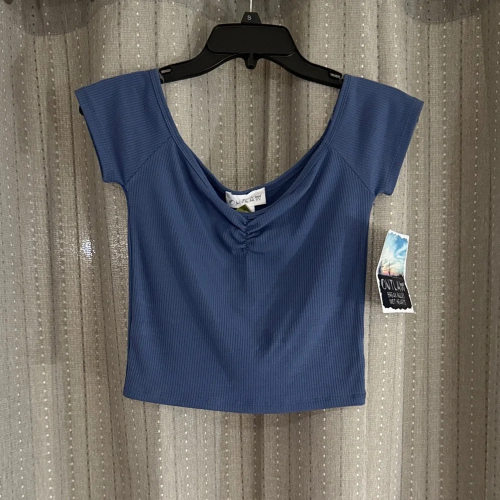 Chic Navy V-Neck Crop Top - Picture 1 of 3